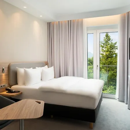 Express - By Ihg Hotell 3*